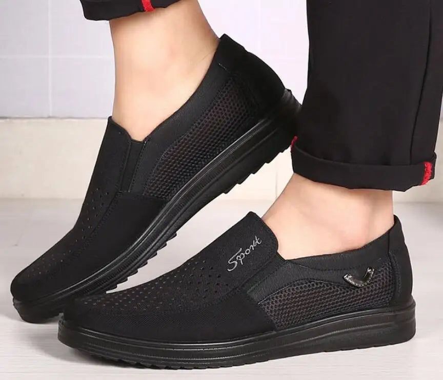 New Comfortable Men Casual Shoes Breathable Mesh Summer Men Shoes New Non-slip Lightweight Sneakers for Men Big Size 38-48